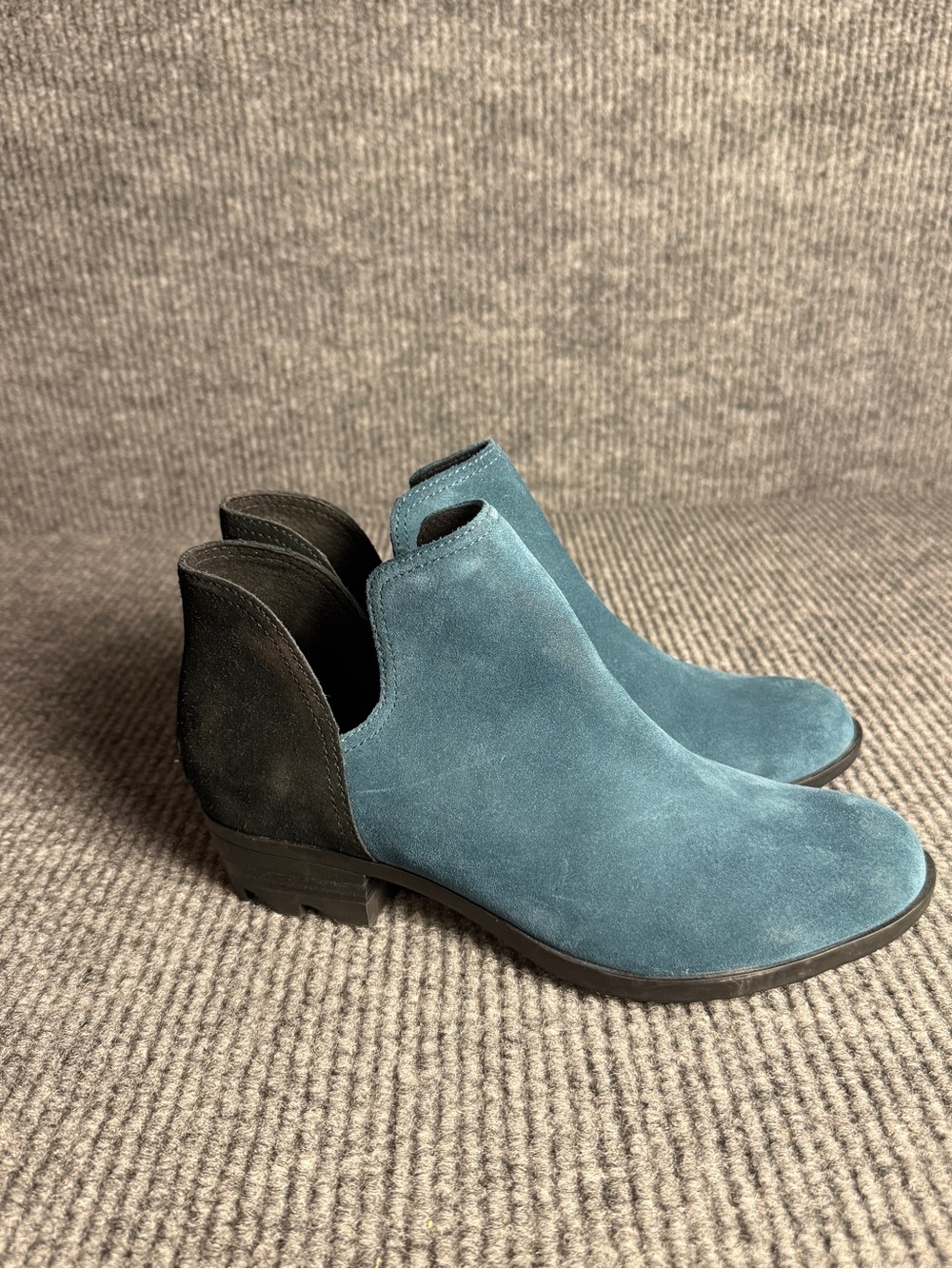 SOREL Lolla II Cut Out Waterproof Suede Booties Blue Green Two-Tone Size 9
